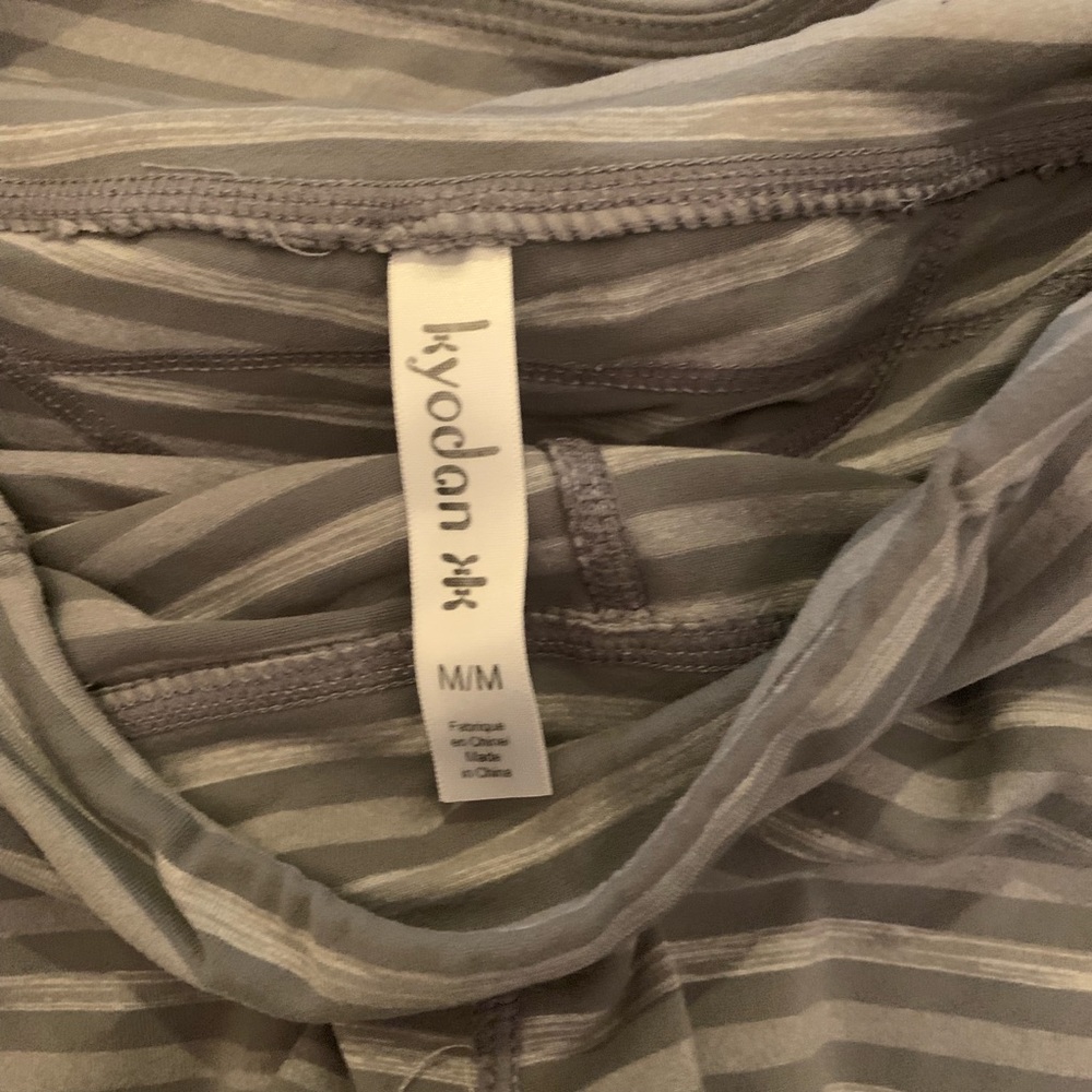 Workout Crops - Picture 4 of 5